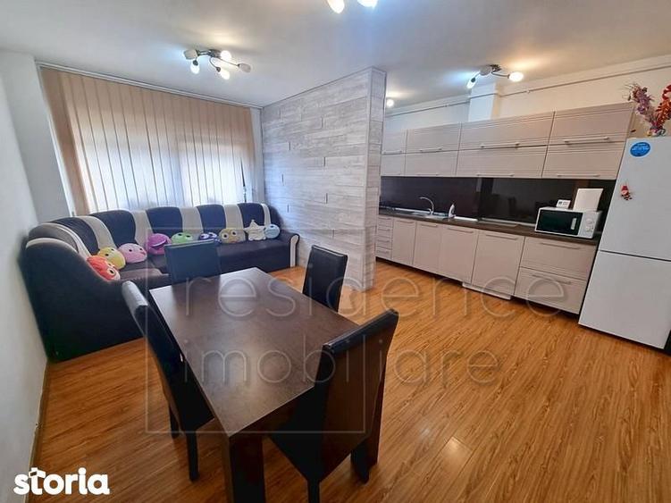 Apartament cu 3 camere semidecomandat, mobilat în Central