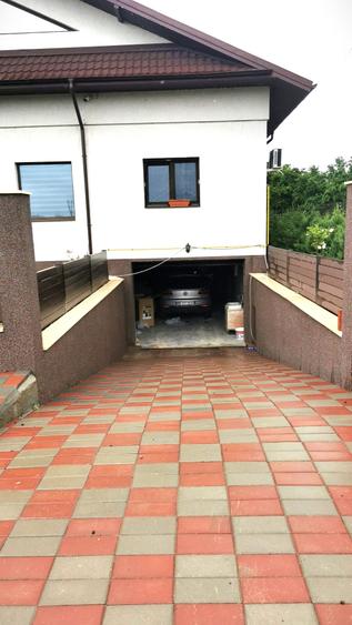 Casă individuală cu 4 camere cu Garaj în Amara