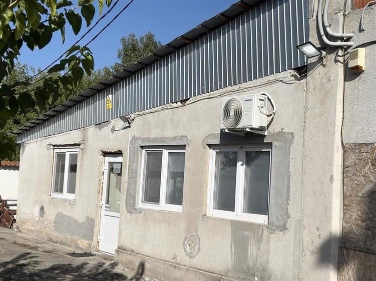 Hala  700 mp - teren 3998 mp - Nufarul - 5