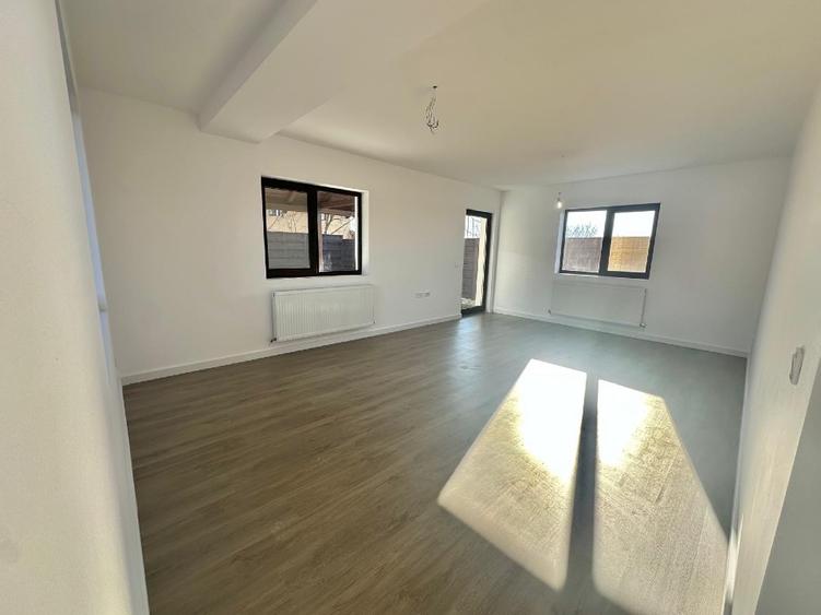 Vila noua Valea Voievozilor, 3 km de centru Targoviste, 3 dormitoare, 2 terase - 6