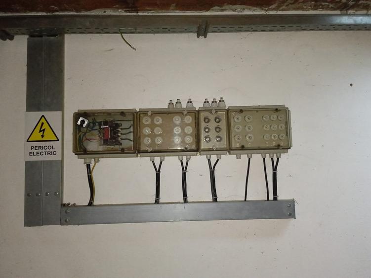 Depozit cu birou - 8