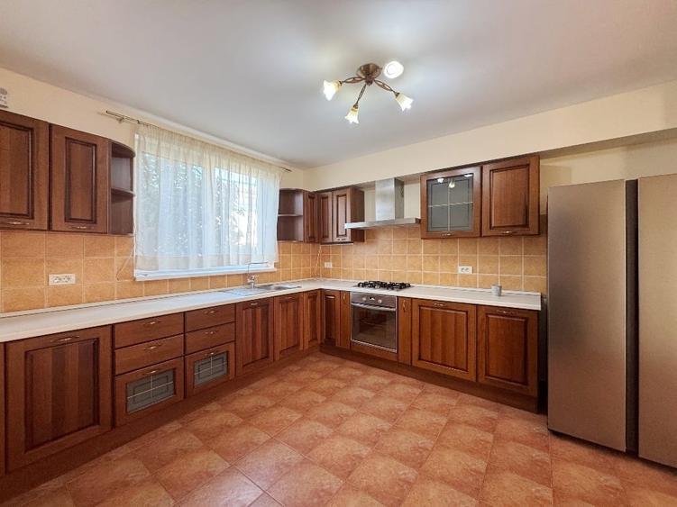 Casa cu curte si garaj dublu// Pipera// semimobilata - 3