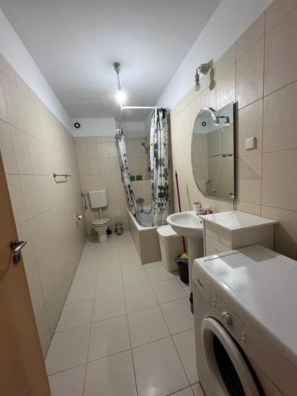 Închiriez studio  52 mp - 3