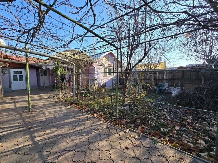 Casă cu 3 camere cu Teren 1530 Mp în Românești