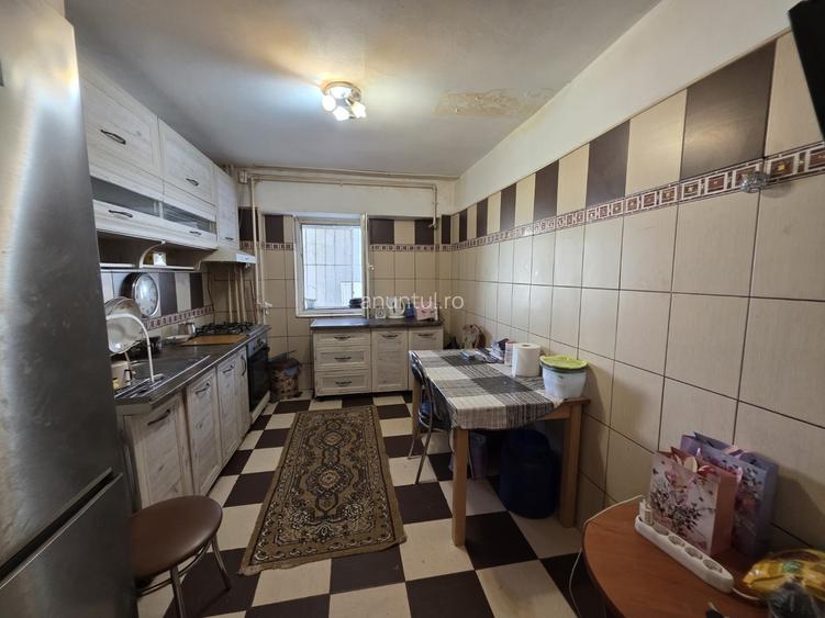 Costin Georgian, 5 minute metrou, pe Sos Vergului