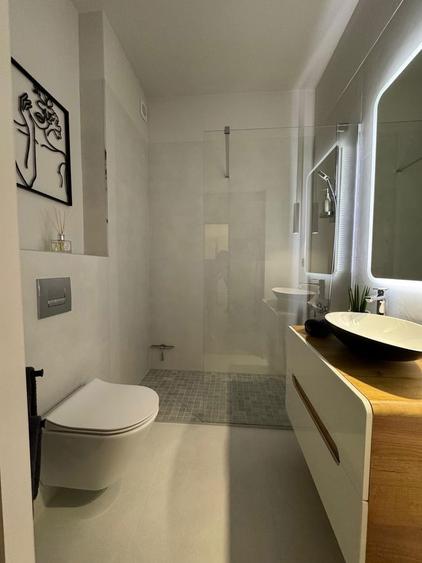 Inchiriez apartament decomandat cu o camera - 1