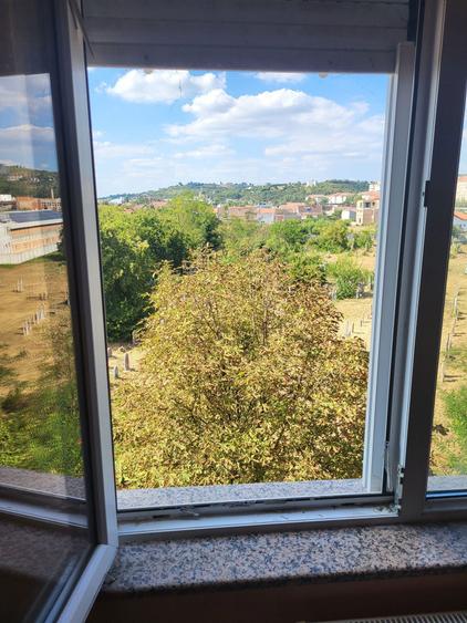 Vand apartament cu 2 camere, X mare ,zona linistita, gara Oradea est langa restaurant Vinotera, acces rapid spre zona centrala - 1