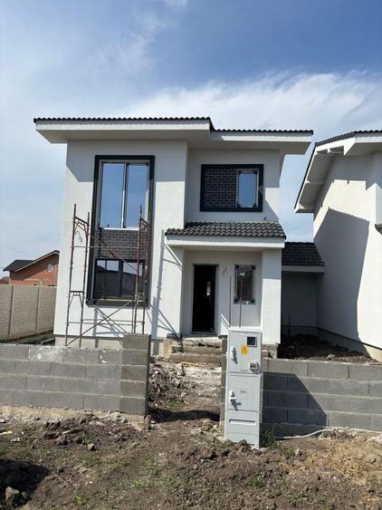 Apartament cu 4 camere decomandat în Moșnița Veche