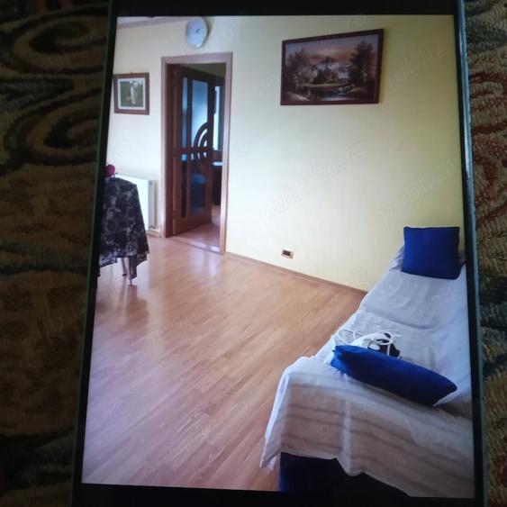 Apartament cu 3 camere semidecomandat în Central