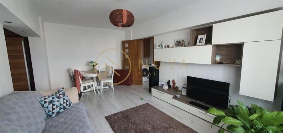 Vanzare apartament de 3 camere in zona Vitan - 1