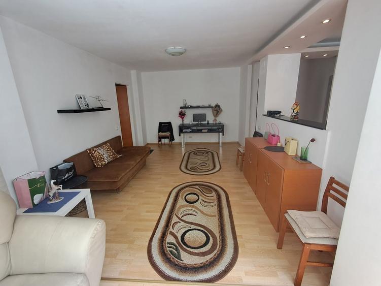 Ofer spre inchiriere unei fete o camera intr-un apartament semidecomandat situat pe Bulevardul Dimitrie Cantemir la 5 min de Piata Unirii. - 4