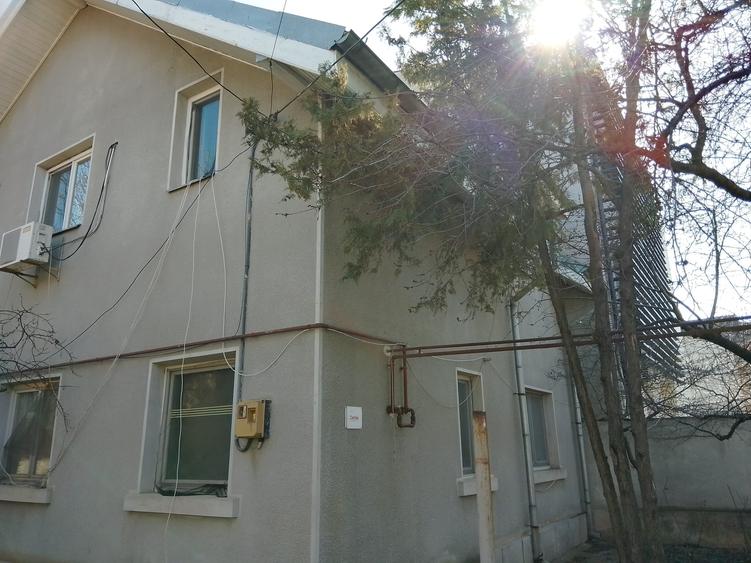 Damaroaia, strada linistita, P+1,necesita renovare, teren 370mp - 1