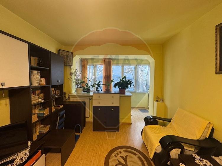 Apartament cu 3 camere de vânzare în zona Brazda lui Novac - 2