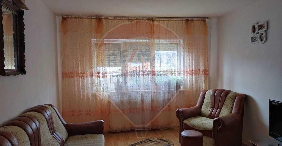 Apartament cu 3 camere de vanzare in zona Sarari - 4