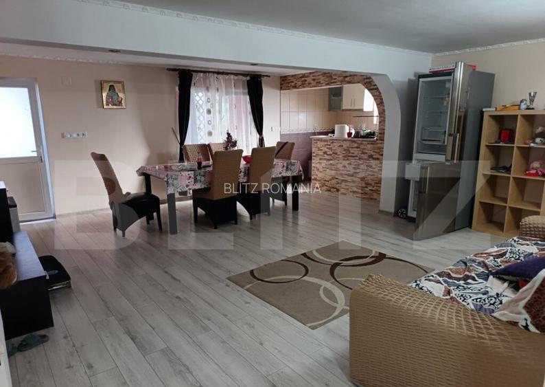 Casa renovata complet 4 camere , Living Open space , plus ca Casa renovata complet 4 camere , Living Open space , plus ca