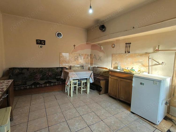 Casa saseasca 3 camere si 1400 mp teren in Brateiu - jud. Sibiu - 1