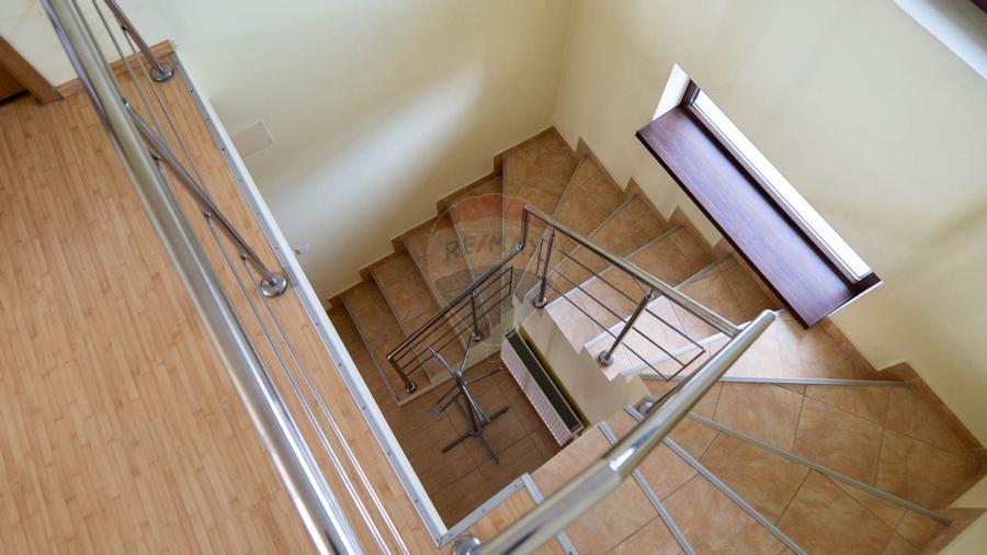 Casă / Vilă cu 5 camere de vânzare - 19