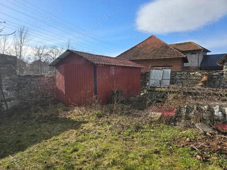 Vand casa Com Pietroasa-Bihor, sosea , central ter 2500 mp, dublu front, utilit.,gaz - 4