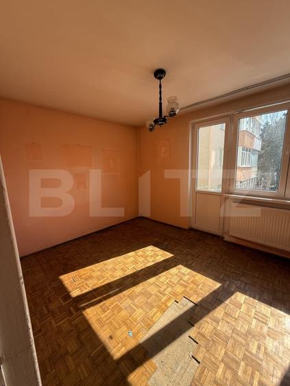 Apartament cu 3 camere semidecomandat în Central — fotografia 3