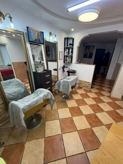 Salon Central zona Palatul de Justitie - 2