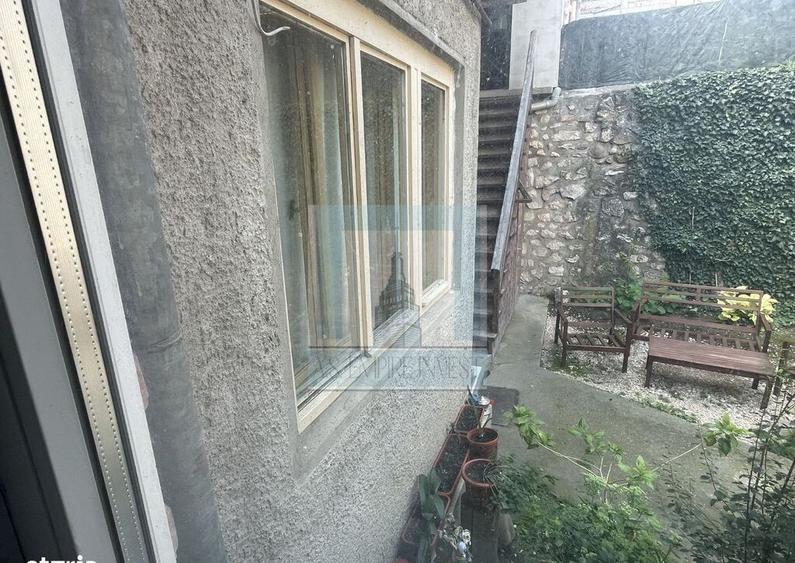 Casa de vanzare- zona Schei - 2