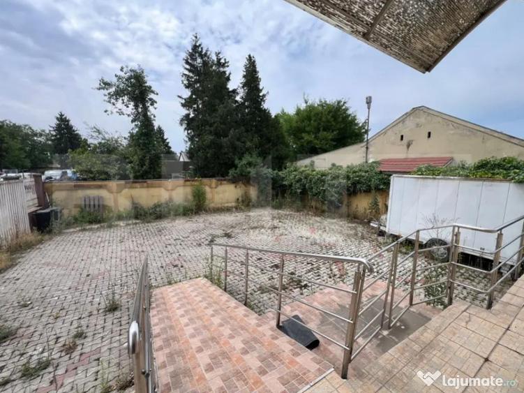 Casa de vanzare, cu 2 camere, zona cu vad comercial. - 13