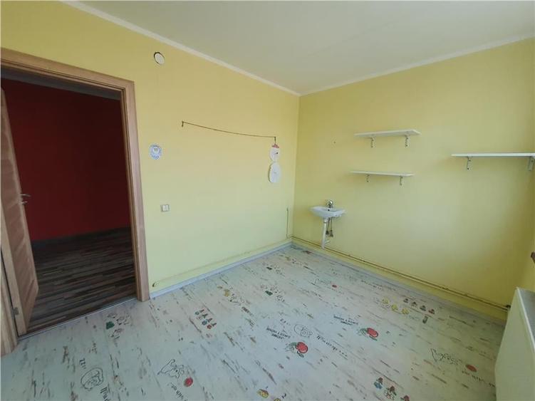 Vilă Spațioasă cu Potențial Multiplu ?n Zona Terezian Sibiu - 29