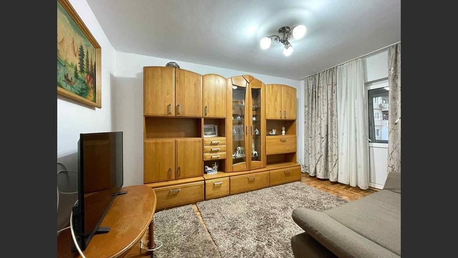 Apartament et.1 3 camere decomandat si 3 balcoane pe Timisorii - 2