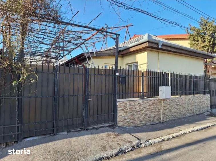 Casa de vanzare in Bratianu, 5 camere, curte - 1