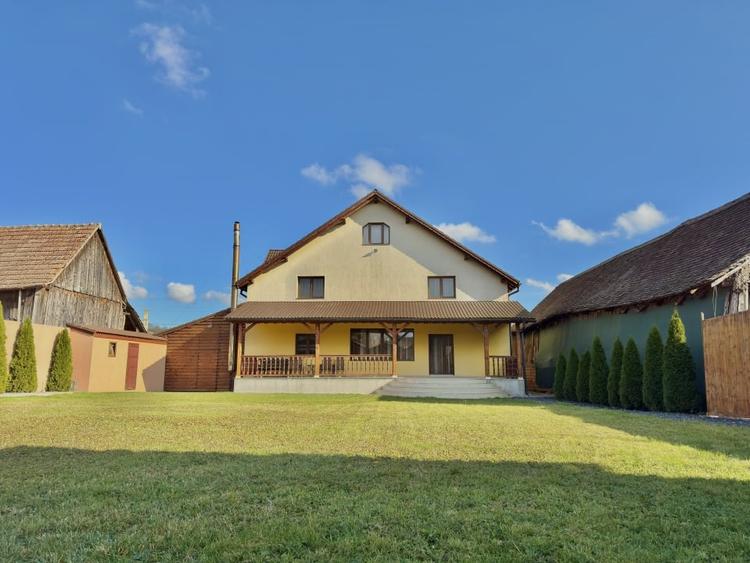 Casǎ Individualǎ/Pensiune/Turism - Ocna Sibiului - 1546 mp teren - 3