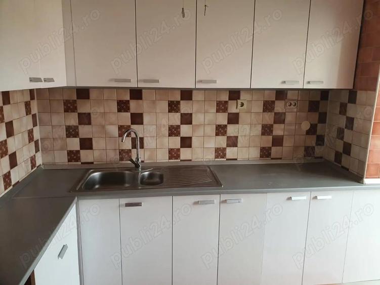 Vand apartament decomandat, cu 3 camere, in 1 mai - 2