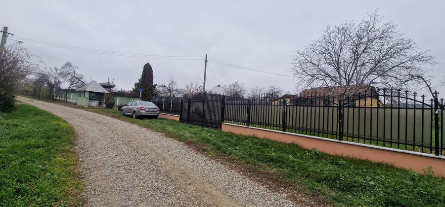 Teren 1.098 mp. cu casa batraneasca Prajesti-Bacau - 1