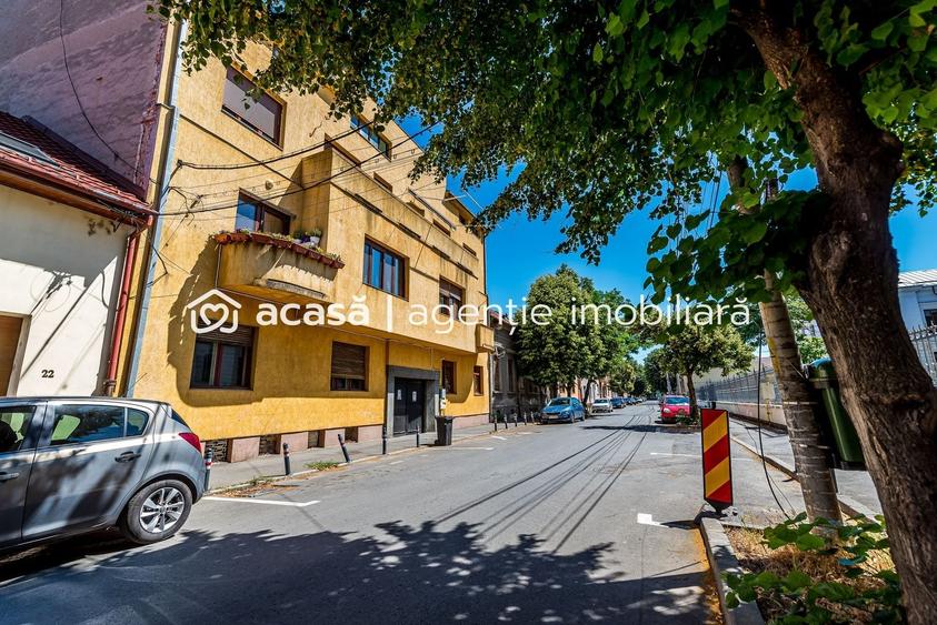 Apartament în centru cu acces auto și garaj propriu - 1