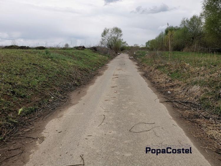 Sisesti str.Dirijorului (in capatul str.Al.Bratu) 1000 mp deschidere 18,27 ml - 10