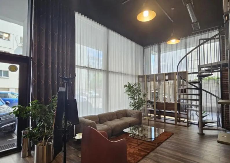 Spatiu Comercial -Piata 1 Mai - 5