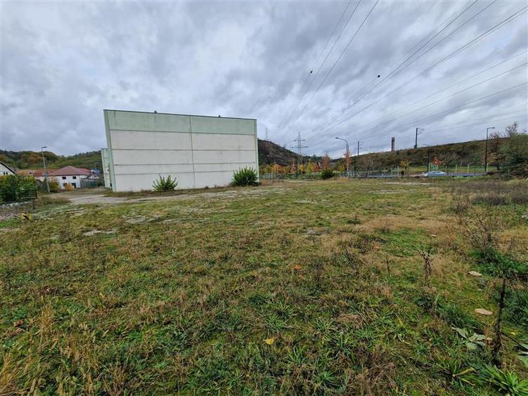 Resita CHIRIE Constructie tip hala 2 nivele 3298 Mp cu teren 6695 Mp - 10