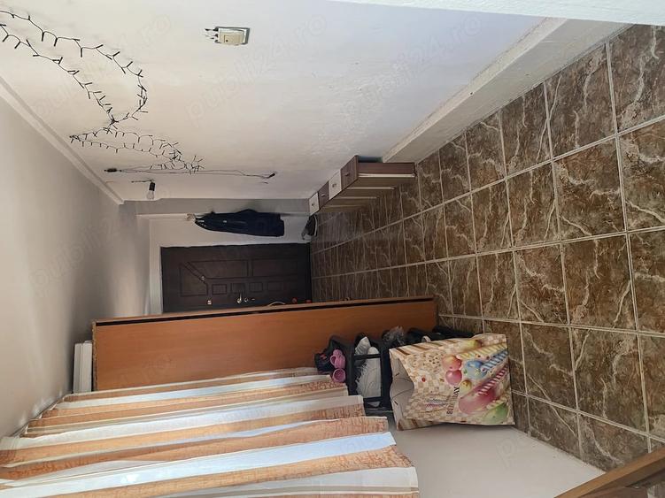 Casă cu 7 camere cu Teren 488 Mp în Exterior Vest