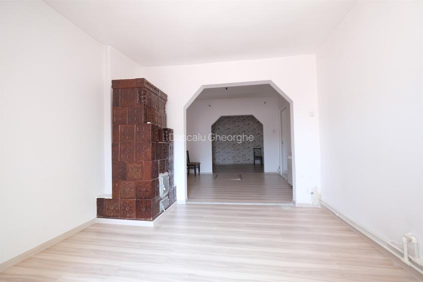 TEI TOBOC - Petricani, casa exceptionala din caramida, 4 camere si 200 mp. teren