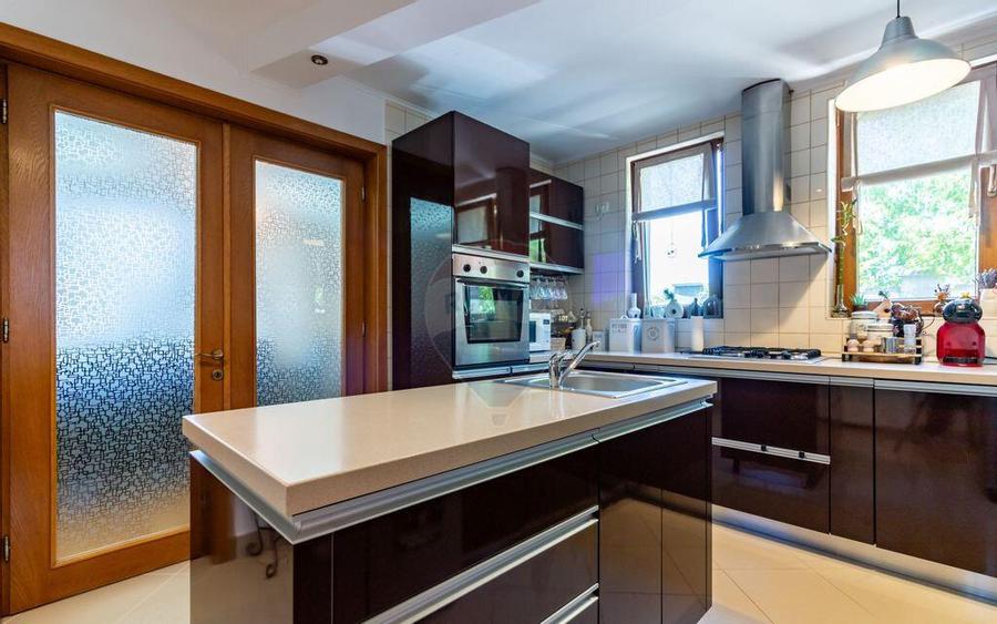 Casa / Vila de vanzare in Corbeanca, str. Laguna albast... - 1