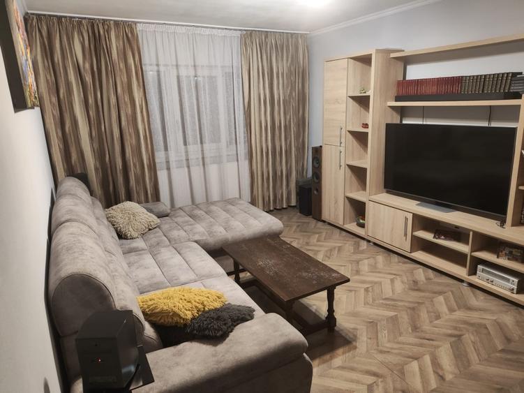 Vând apartament etaj 1 - 9