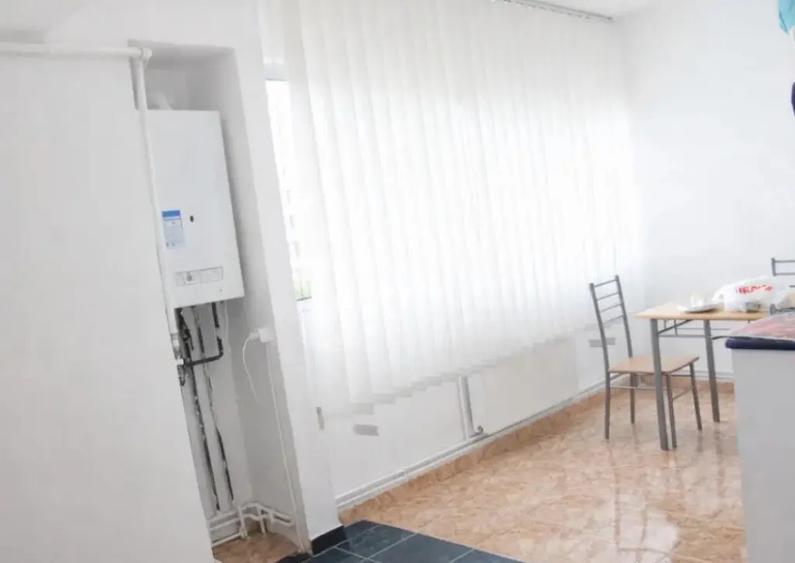 Apartament 2 camere, decomandat - zona Grivitei - 3