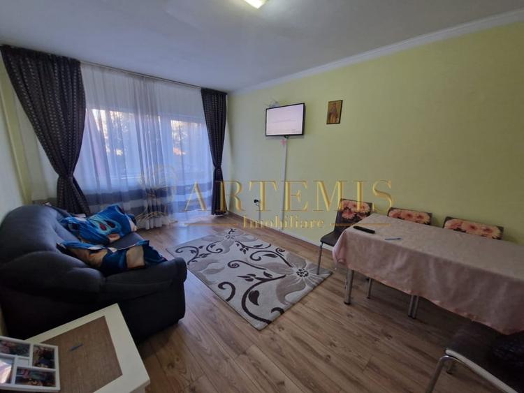Apartament de 2 camere, decomandat, 49 mp., zona Sud - 2