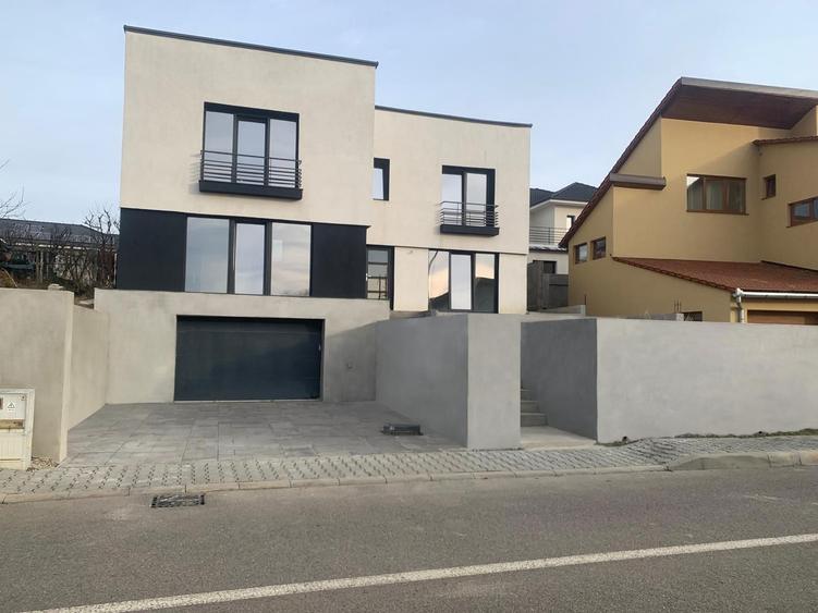 Casa 224mp si teren 451mp - 1