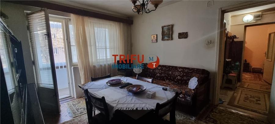 Apartament 3 camere semidecomandat zona Cetate etaj 2 - 3