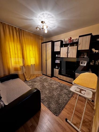 Apartament cu 3 camere decomandat, mobilat în Câmpia Turzii