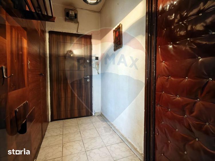Apartament cu 2 camere nerenovat, de vanzare in zona 1 Mai - 3