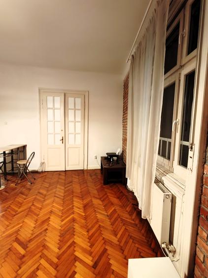 Apartament cu 3 camere semidecomandat în Central