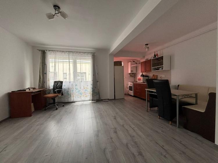 Apartament cu 2 camere semidecomandat, mobilat în Florești