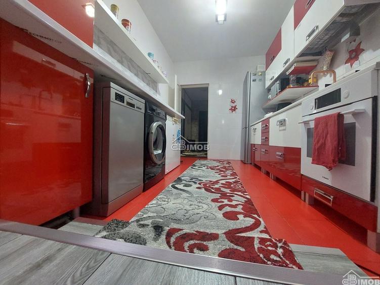 Casă cu 4 camere cu Canalizare în Matraca