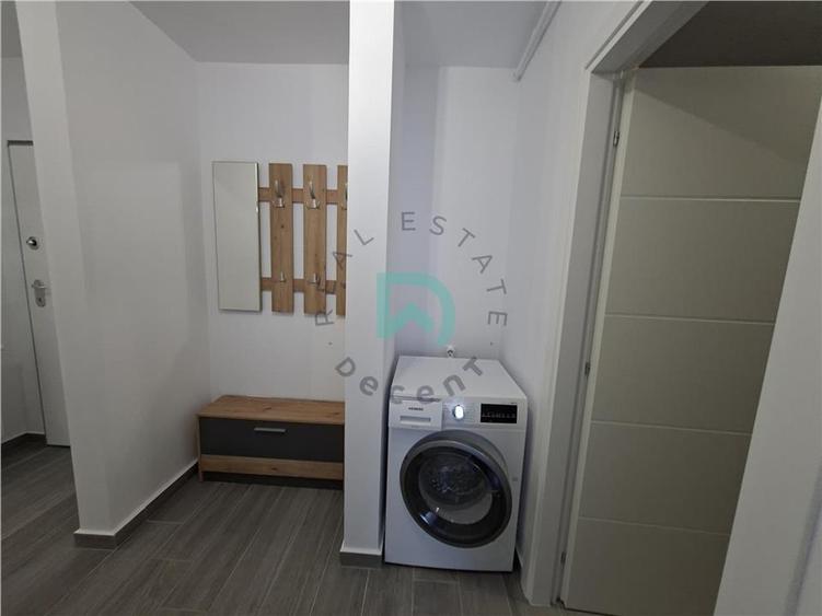 Apartament cu 3 camere decomandat în Tractorul